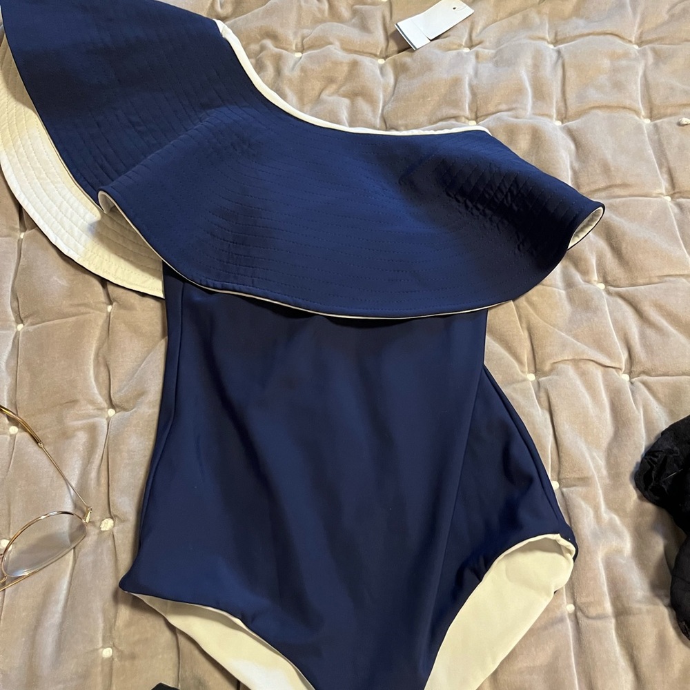 Juan de Dios Navy Blue One-Shoulder Swim One Piece